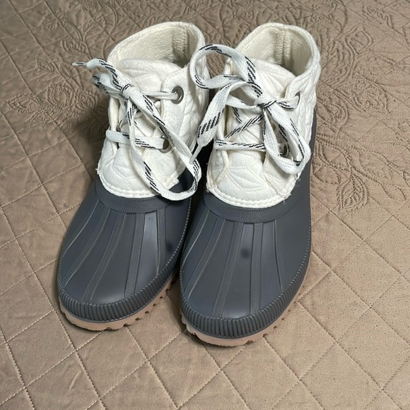 White ankle Duck boots - Picture 1 of 4